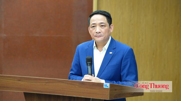 Ông Nguyễn Hoàng Giang - Tổng giám đốc Tổng Công ty Máy động lực và Máy nông nghiệp Việt Nam (VEAM) phát biểu tại lễ ký kết.