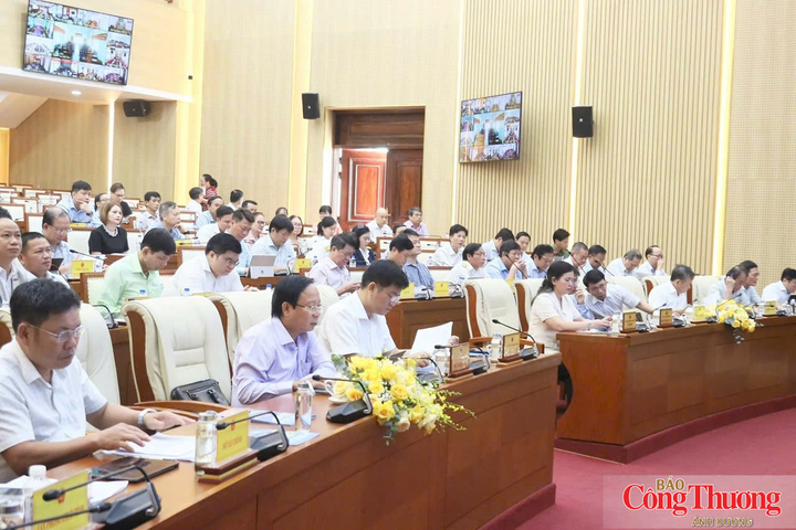 Tỉnh Quảng Ngãi tổ chức buổi làm việc với các doanh nghiệp để nắm bắt những khó khăn, vướng mắc để tìm giải pháp tháo gỡ