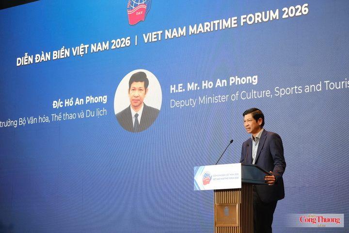 Thứ trưởng Bộ Văn hóa, Thể thao và Du lịch Hồ An Phong trình bày tham luận tại Diễn đàn.