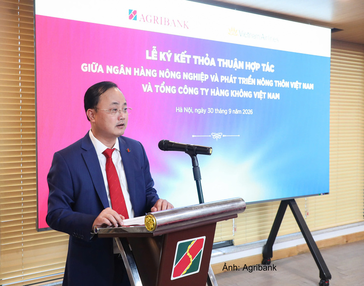 Ông Tô Huy Vũ - Chủ tịch Hội đồng thành viên Agribank phát biểu tại lễ ký kết.