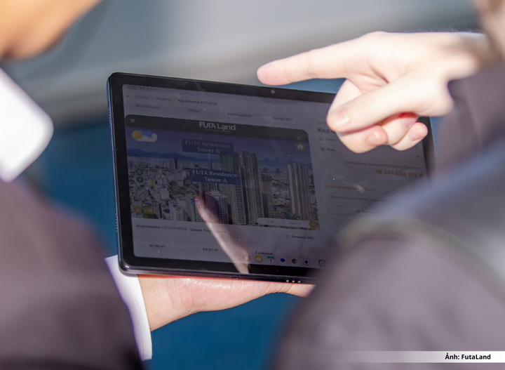 Nền tảng của FUTA Land được phát triển trên iOS, Android và web; hỗ trợ 5 ngôn ngữ gồm: Việt Nam, Anh, Trung Quốc, Hàn Quốc và Nga.