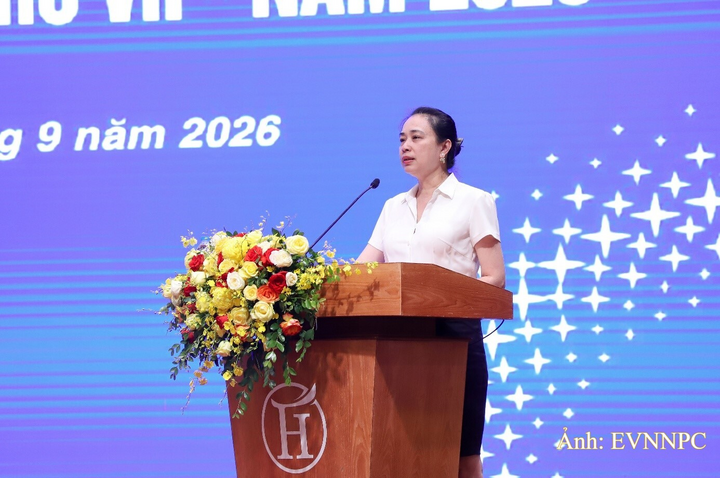 Bà Đỗ Nguyệt Ánh - Bí thư Đảng ủy, Chủ tịch HĐTV EVNNPC phát biểu chỉ đạo hội nghị.