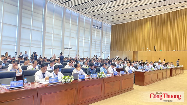 Các đại biểu tham dự sự kiện.