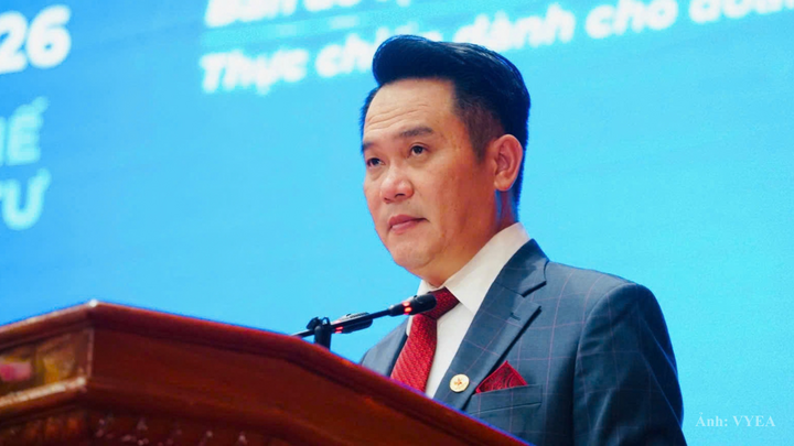 Ông Đặng Hồng Anh - Chủ tịch Hội Doanh nhân trẻ Việt Nam phát biểu tại phiên đối thoại.