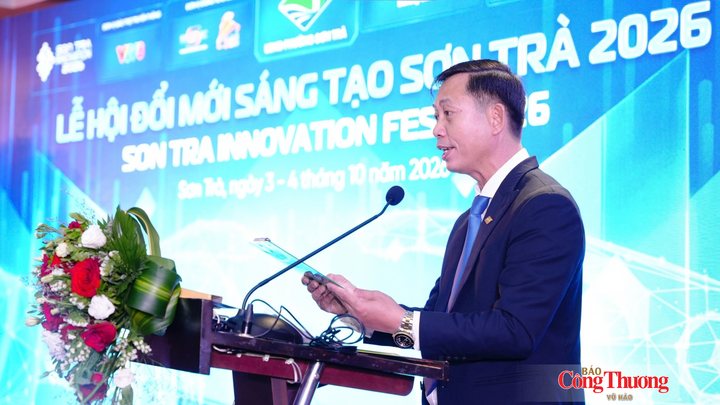 Ông Nguyễn Huy Bình, Phó Chủ tịch UBND phường Sơn Trà, Trưởng Ban Tổ chức Lễ hội SIF 2026 phát biểu khai mạc Lễ hội