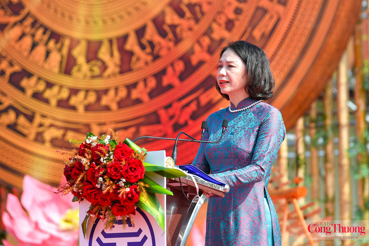 Phó Chủ tịch UBND TP. Hà Nội Vũ Thu Hà phát biểu.