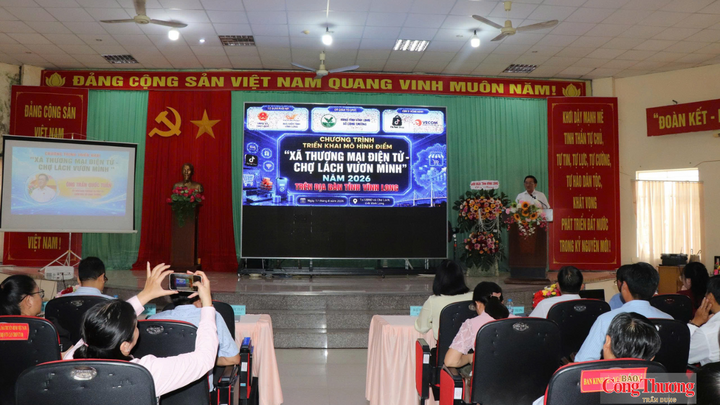 Ngành Công Thương hỗ trợ doanh nghiệp, hợp tác xã, hộ kinh doanh phát triển thương mại điện tử, livestream quảng bá, bán hàng trực tuyến.