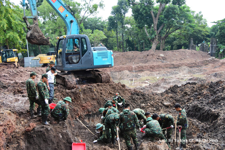 Công tác tìm kiếm, quy tập hài cốt liệt sĩ tại Khu B, Công viên Lê Thị Riêng trong ngày 3/10.