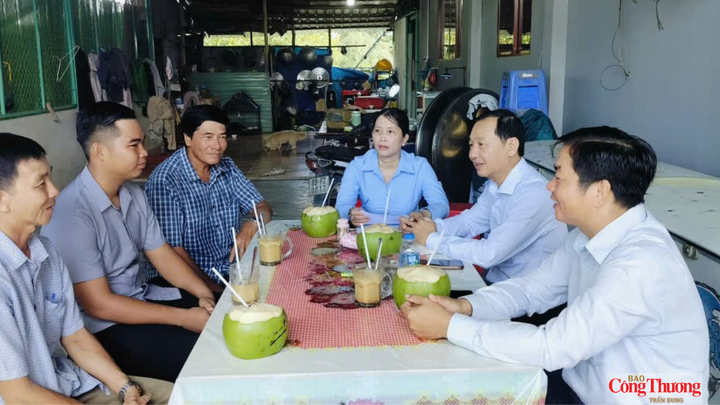 UBND xã Trường Long cùng đoàn công tác khảo sát, vận động thành lập hợp tác xã, tổ hợp tác trên địa bàn xã.