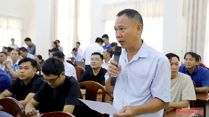 Cử tri khu vực 5, phường Thới An Đông kiến nghị về chế độ, chính sách và đãi ngộ đối với cán bộ, công chức cấp cơ sở tại hội nghị.