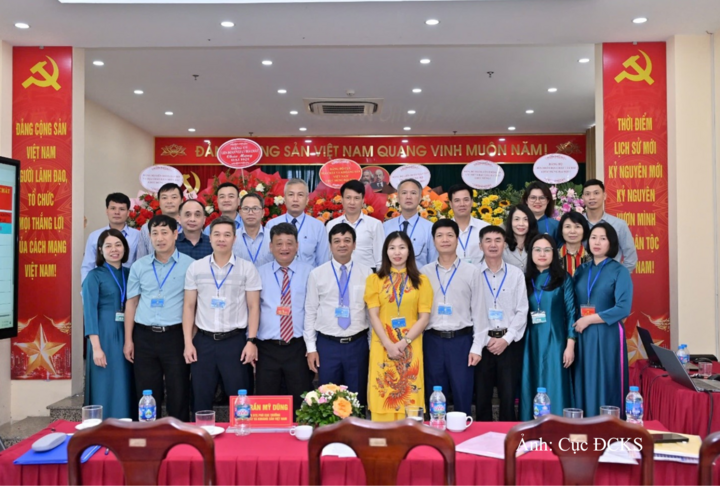 Phó Cục trưởng Trần Mỹ Dũng tham dự hội nghị với Trung tâm Phân tích và Kiểm định địa chất.