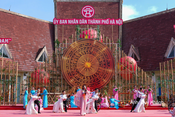 Chương trình nghệ thuật tại buổi lễ.
