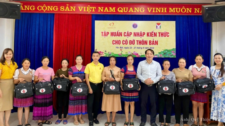Khóa tập huấn cập nhật kiến thức cho 30 cô đỡ thôn bản ở tỉnh Yên Bái (trước sáp nhập) trong khuôn khổ Dự án "Hỗ trợ ngành y tế duy trì, củng cố và phát triển mạng lưới cô đỡ thôn bản, người dân tộc thiểu số tại các vùng đặc biệt khó khăn do Quỹ Thiện Tâm tài trợ".