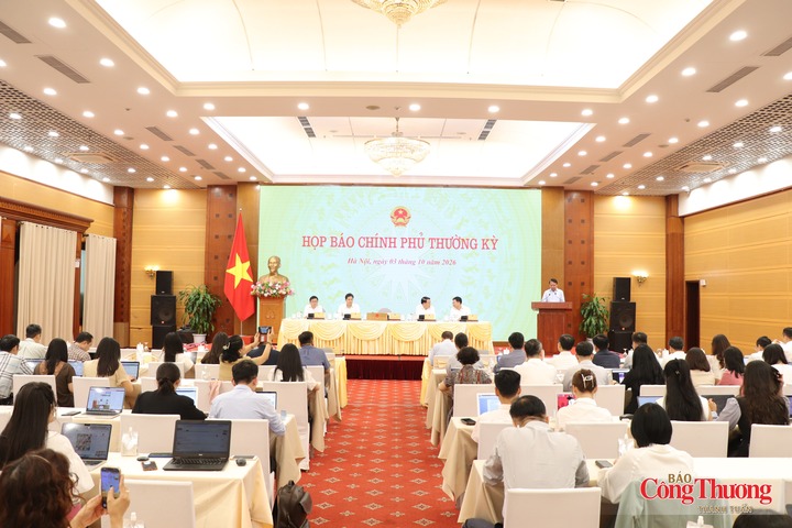 Quang cảnh họp báo Chính phủ thường kỳ diễn ra sáng 3/10.