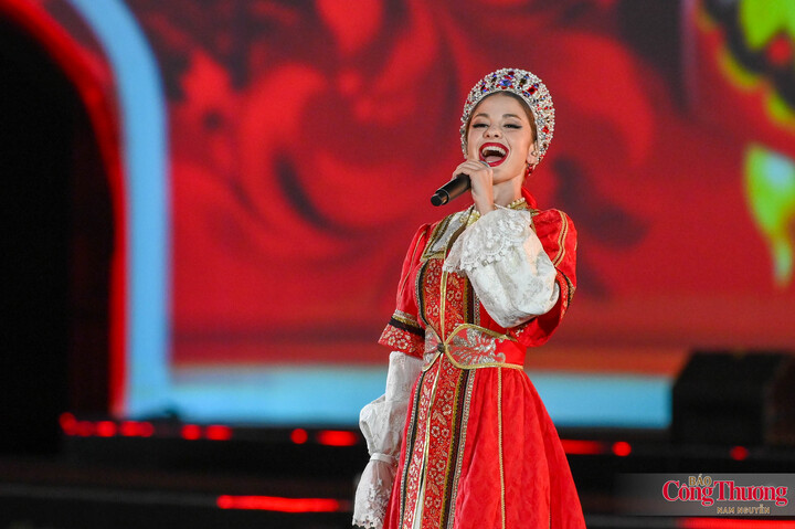 Trong bốn ngày diễn ra, Hoàng thành Thăng Longtrở thành một không gian gặp gỡ đa sắc màu, nơi di sản, nghệ thuật biểu diễn, điện ảnh, thời trang, ẩm thực, du lịch và các hình thức sáng tạo cùng hiện diện, giao thoa và kết nối.
