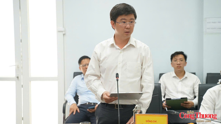 Ông Bùi Hoàng Phương- Chủ tịch UBND tỉnh Quảng Trị phát biểu tại buổi làm việc.