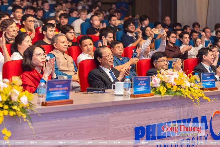 Các đại biểu tham dự Lễ Bế mạc.