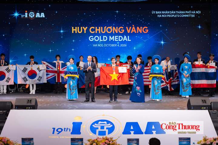 Học sinh Việt Nam tại Lễ Bế mạc.