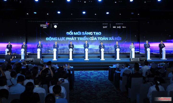Các đại biểu thực hiện nghi thức phát động Ngày hội Đổi mới sáng tạo quốc gia năm 2026.