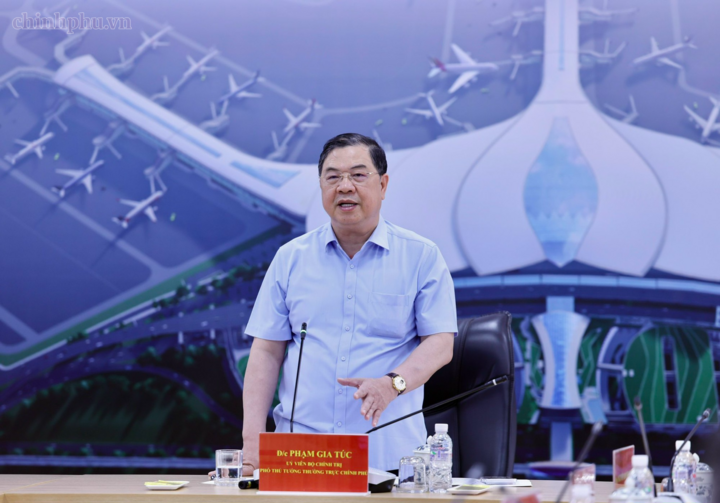 Phó Thủ tướng Thường trực nhấn mạnh yêu cầu hoàn thành dự án theo tiến độ được Quốc hội đề ra là rất quan trọng, đồng thời phải bảo đảm chất lượng - Ảnh: chinhphu.vn/Phương Nguyên.