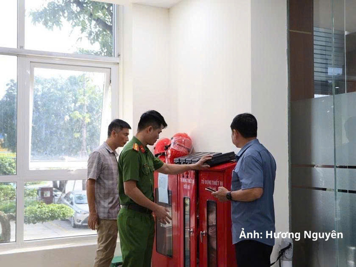 Công an tỉnh kiểm tra hệ thống PCCC tại trụ sở PC Quảng Trị.
