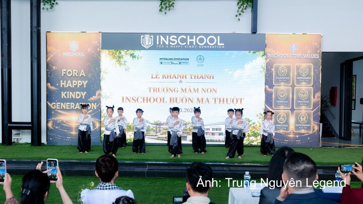 Các em học sinh Trường Mầm non INschool tại Thành Phố Cà Phê hân hoan trình diễn trong lễ khánh thành trường, cùng chào đón một hành trình học tập hạnh phúc.
