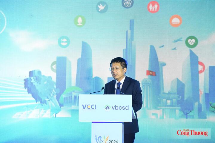 Ông Hồ Sỹ Hùng, Chủ tịch Liên đoàn Thương mại và Công nghiệp Việt Nam (VCCI) phát biểu tại sự kiện.