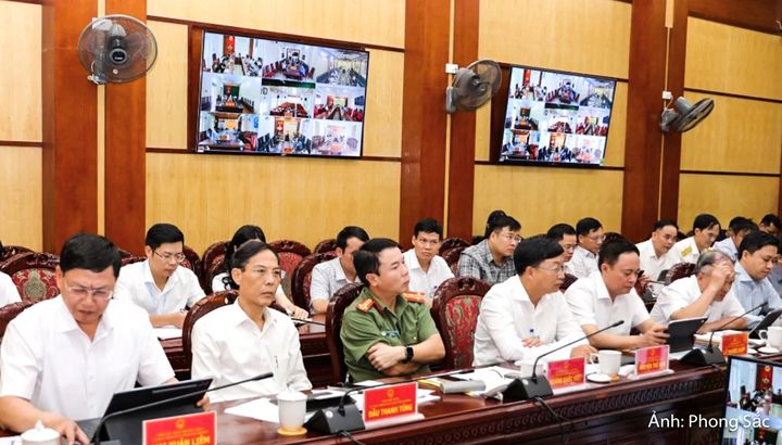 Các đại biểu dự hội nghị tại điểm cầu trụ sở UBND tỉnh Thanh Hóa.