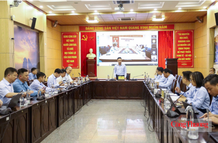 Toàn cảnh buổi làm việc.