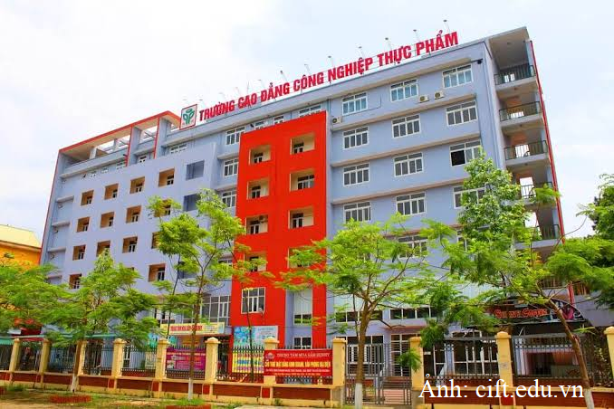 Tại Quyết định số 1881/QĐ-TTg ngày 30/9/2026, Thủ tướng Chính phủ quyết định chuyển giao nguyên trạng Trường Cao đẳng Công nghiệp và Công nghệ Thực phẩm từ Bộ Công Thương về Ủy ban nhân dân tỉnh Phú Thọ quản lý.