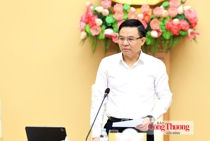 Bộ trưởng Bộ Công Thương Lê Mạnh Hùng phát biểu tại hội nghị.