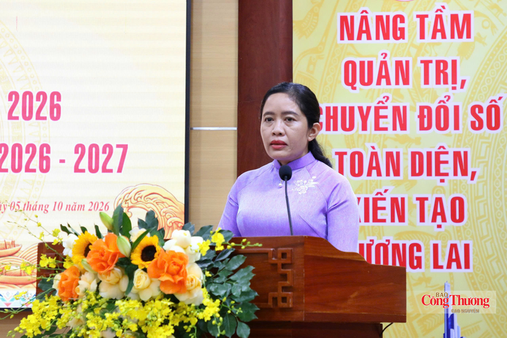 Bà Lê Thị Thanh Xuân, Giám đốc Sở Giáo dục và Đào tạo Đắk Lắk phát biểu tại hội nghị.
