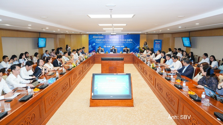 Tọa đàm “Thúc đẩy tài chính toàn diện - Động lực từ thanh toán không dùng tiền mặt”.