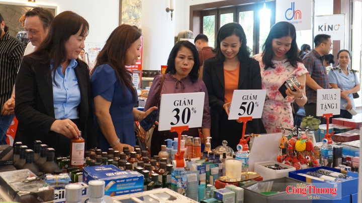 Sở Công Thương Đà Nẵng sẽ tổ chức loạt hoạt động xúc tiến thương mại, kích cầu tiêu dùng cuối năm 2026 để duy trì đà tăng mạnh mẽ của bán lẻ, mở rộng thị trường cho doanh nghiệp