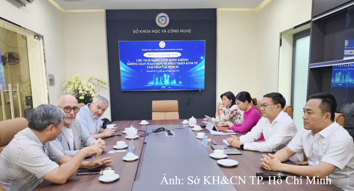Đại diện Sở Khoa học và Công nghệ TP. Hồ Chí Minh làm việc với Mạng lưới hàng không không gian Italy (IAN) về hợp tác phát triển kinh tế tầm thấp (LAE).