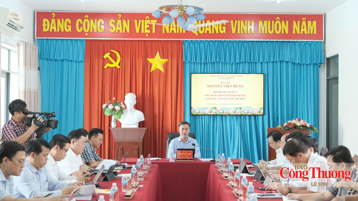 Quang cảnh buổi làm việc.