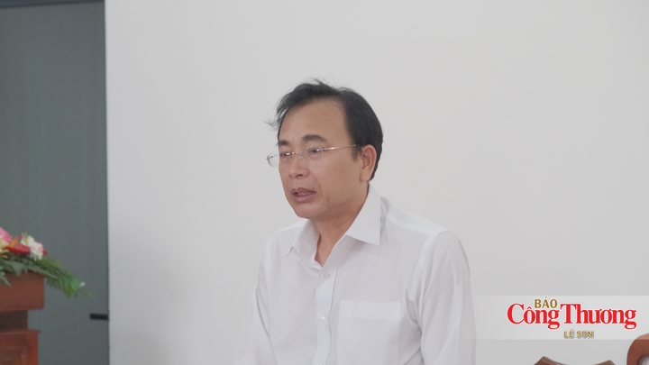 Ông Nguyễn Văn Nhựt, Giám đốc Sở Công Thương tỉnh Khánh Hòa báo cáo tại buổi làm việc.