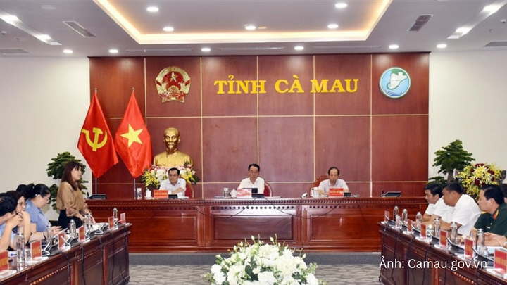 Quang cảnh cuộc họp.
