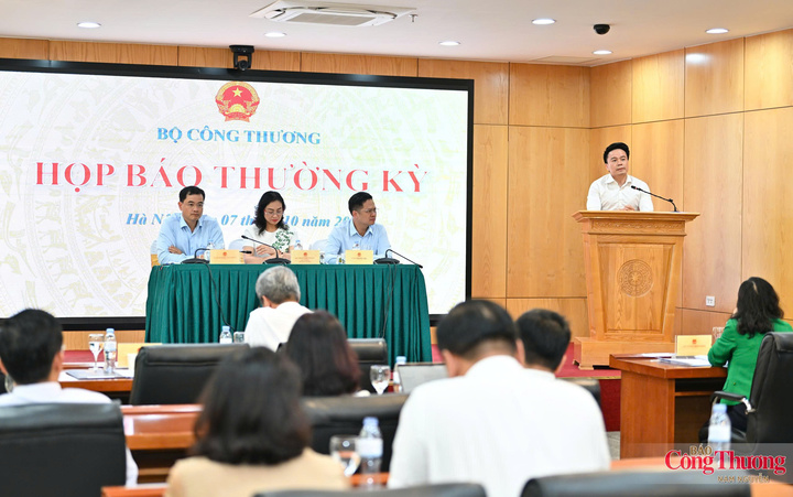 Ông Ngô Chung Khanh, Phó Vụ trưởng Vụ Phát triển thị trường nước ngoài và Thương mại đa biên thông tin mới nhất về tiến trình đàm phán hiệp định thương mại đối ứng với Hoa Kỳ.