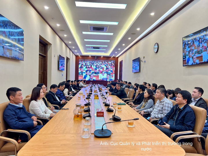 100% Đảng viên thuộc Đảng bộ Cục Quản lý và Phát triển thị trường trong nước tham dự Hội nghị quán triệt và triển khai Nghị quyết Đại hội XIV của Đảng theo hình thức trực tuyến tập trung.