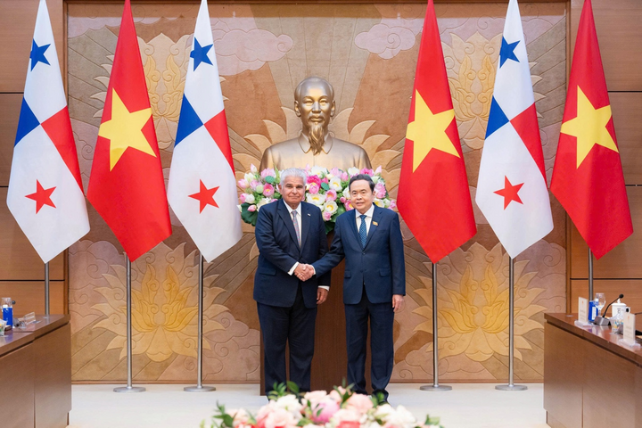 Chủ tịch Quốc hội Trần Thanh Mẫn và Tổng thống Cộng hòa Panama José Raúl Mulino.