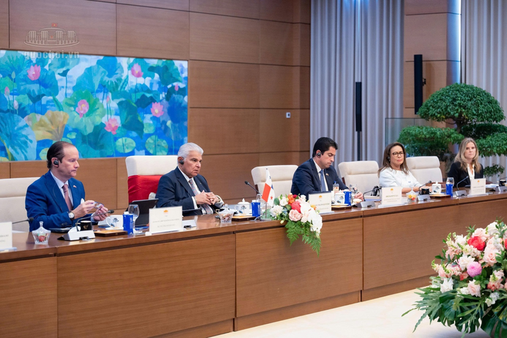 Tổng thống Cộng hòa Panama José Raúl Mulino và các đại biểu trong Đoàn.