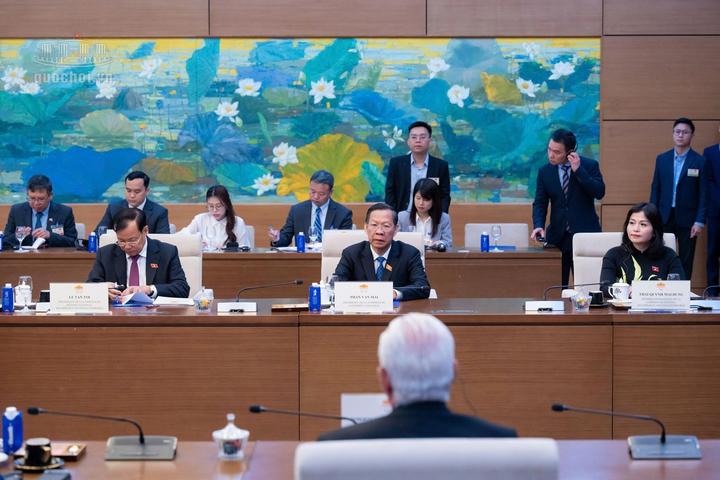 Các đại biểu phía Việt Nam.