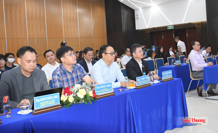 Đại biểu tham dự sự kiện.