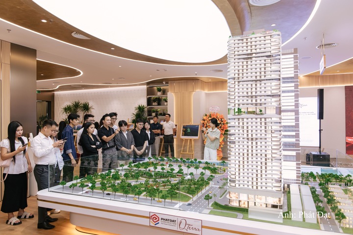Mạng lưới bán hàng tại ba miền hỗ trợ kế hoạch này bằng cách mở rộng phạm vi tiếp cận thị trường.