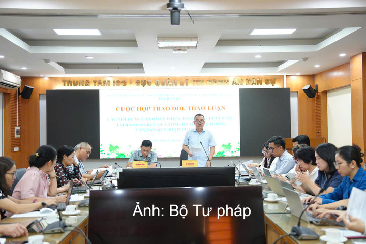 Quang cảnh buổi làm việc.