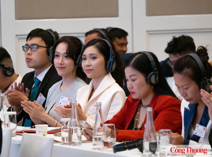 Đại diện các doanh nghiệp Việt Nam tham dự Diễn đàn.