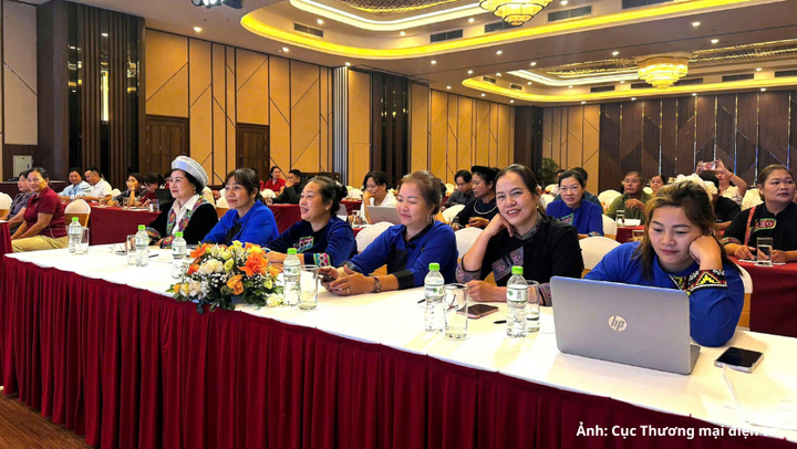 Các đại biểu tham dự hội nghị.