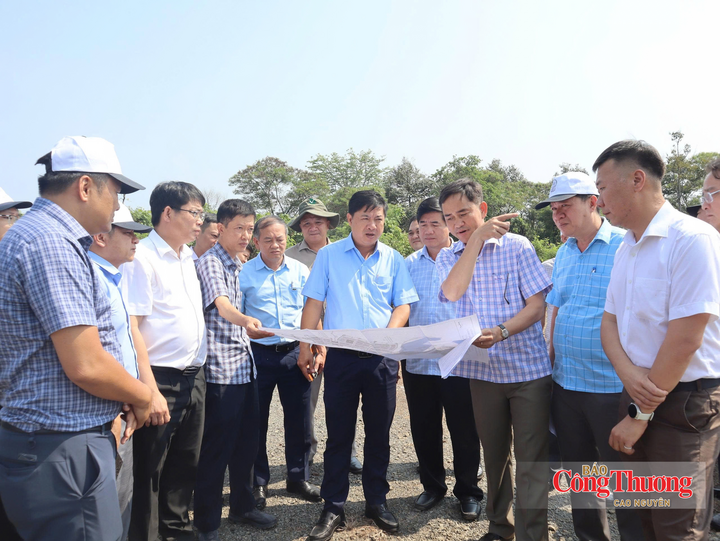Đoàn công tác của Tỉnh ủy, UBND tỉnh Đắk Lắk kiểm tra thực địa, chỉ đạo tháo gỡ vướng mắc tại dự án đường Tôn Đức Thắng.