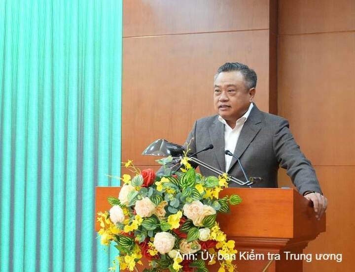 Đồng chí Trần Sỹ Thanh phát biểu tại hội nghị.
